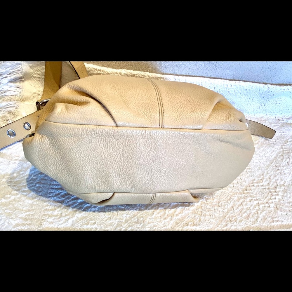 Coach Pebbled Leather Duffle Bag Soho Handbag Mint XL Crossbody East West beige - Picture 8 of 16